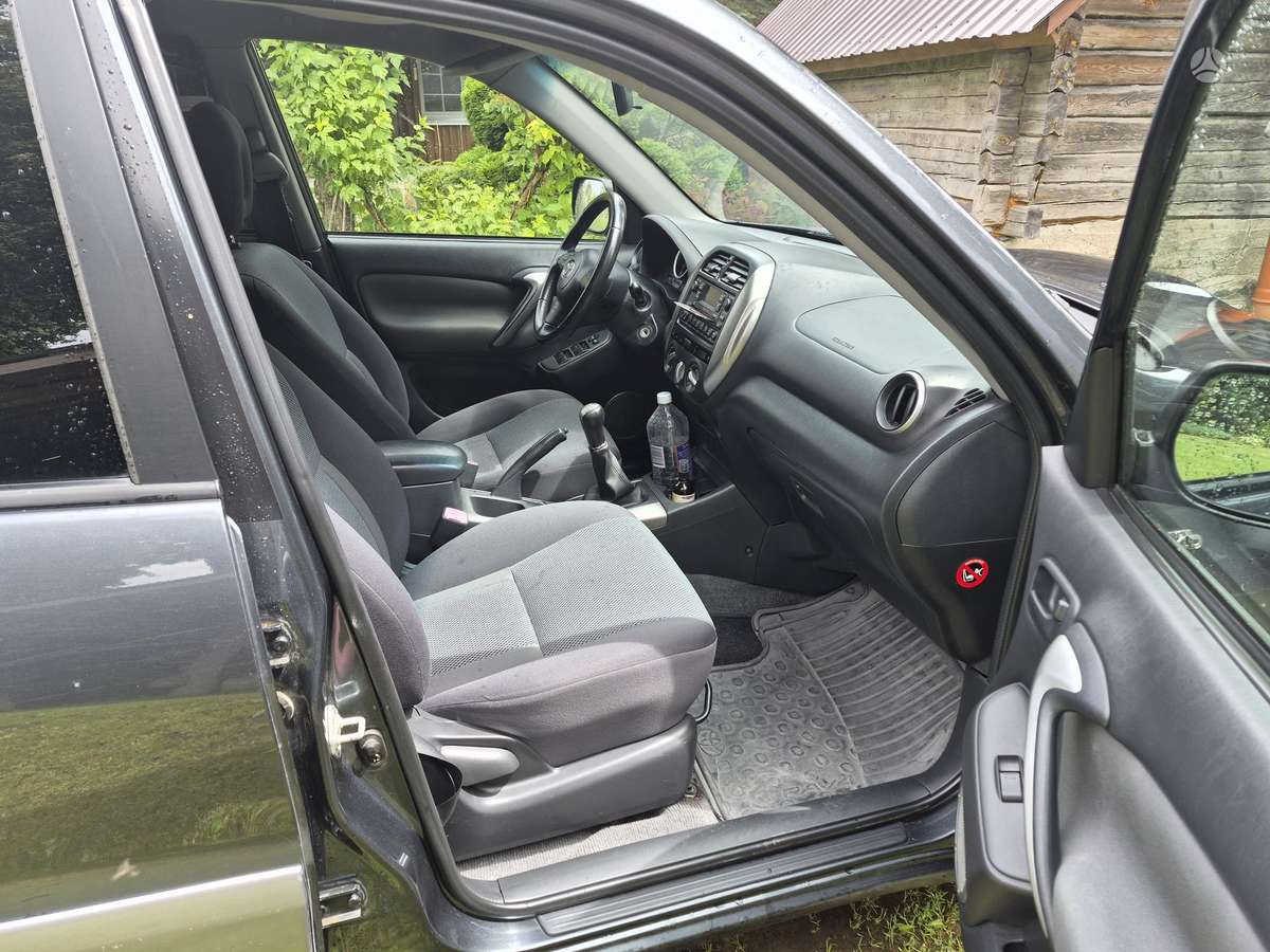 Toyota RAV4 2004 — photo 10