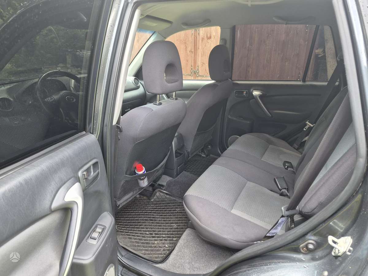 Toyota RAV4 2004 — photo 8