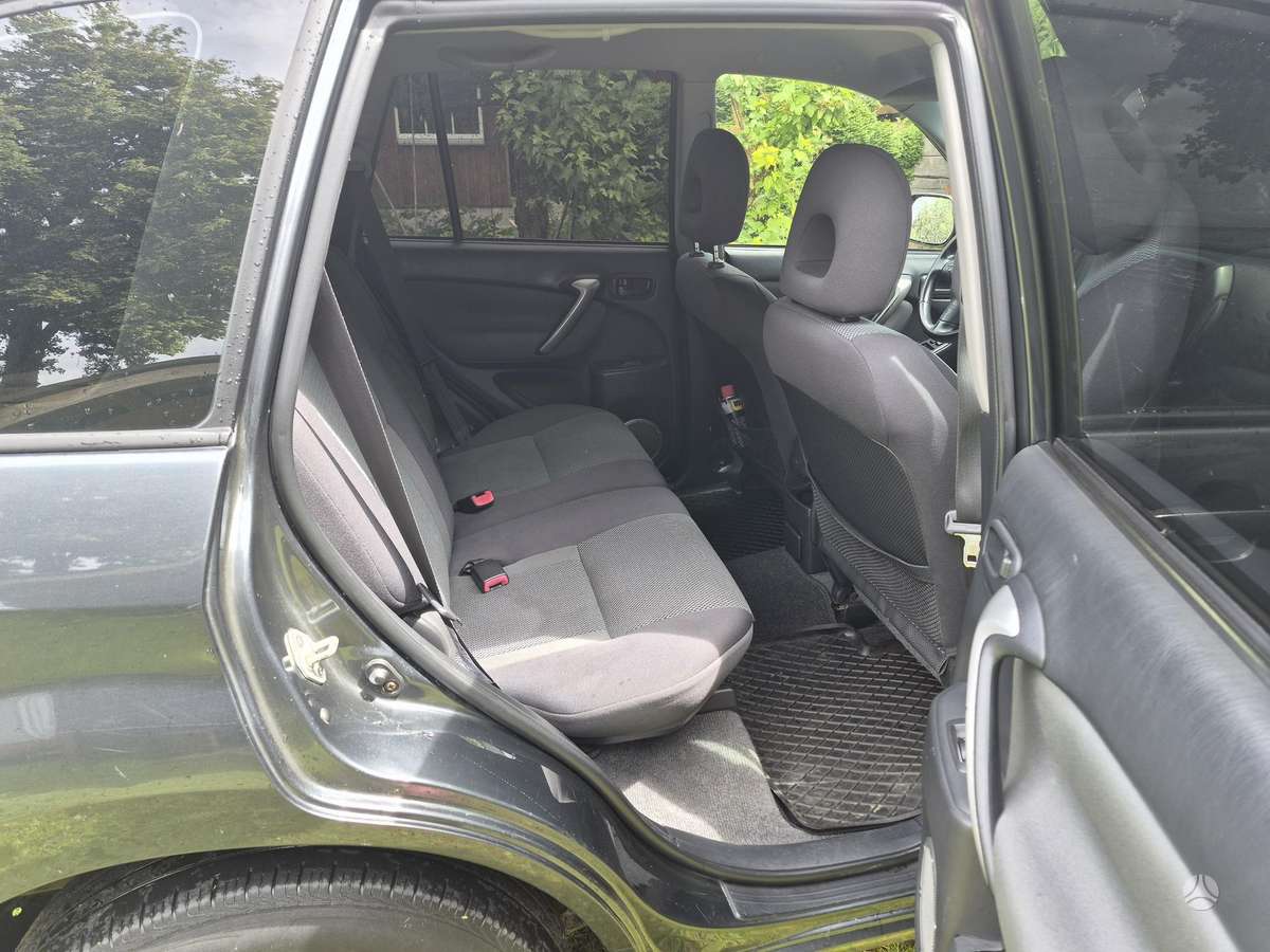 Toyota RAV4 2004 — photo 9