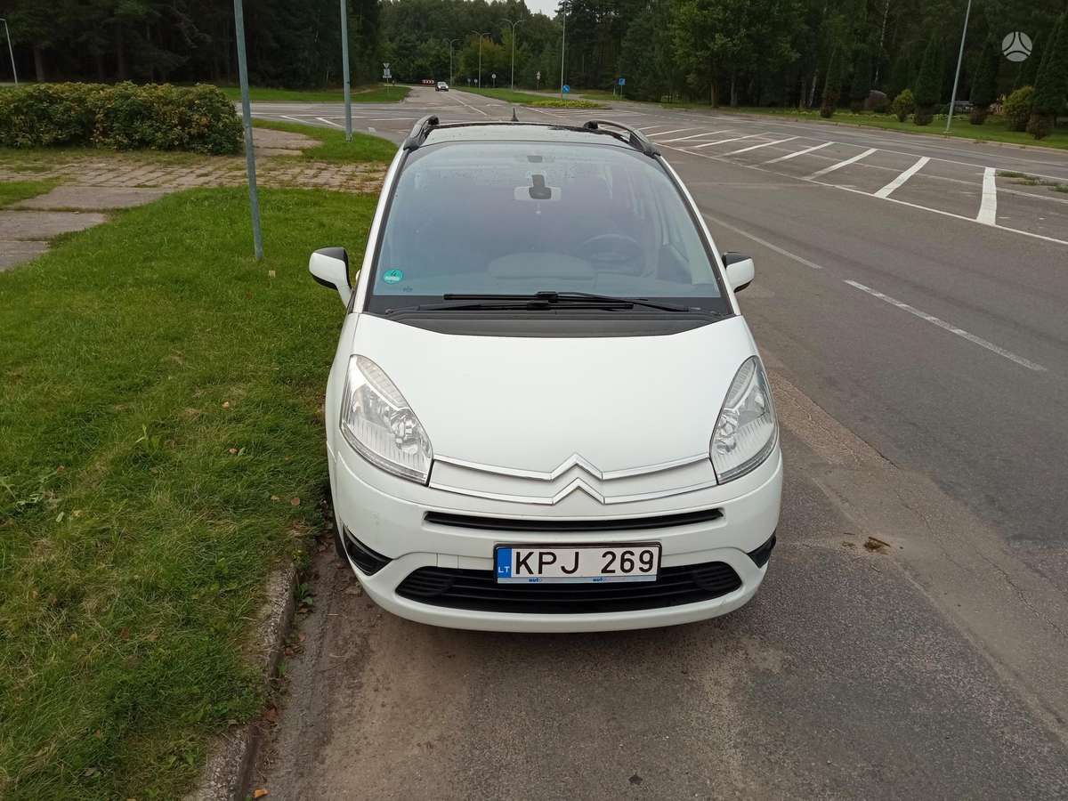 Citroen Grand 2008 — салон
