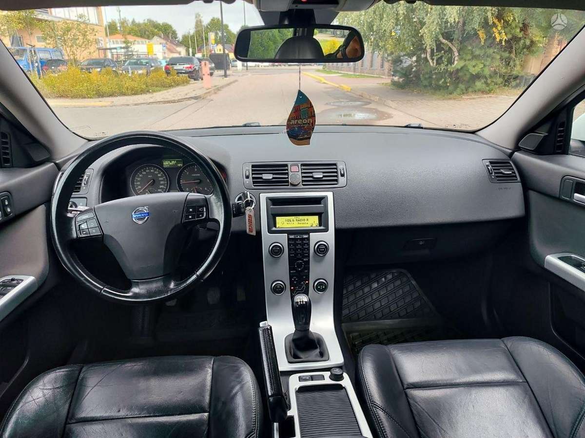 Volvo V50 2010 — photo 10