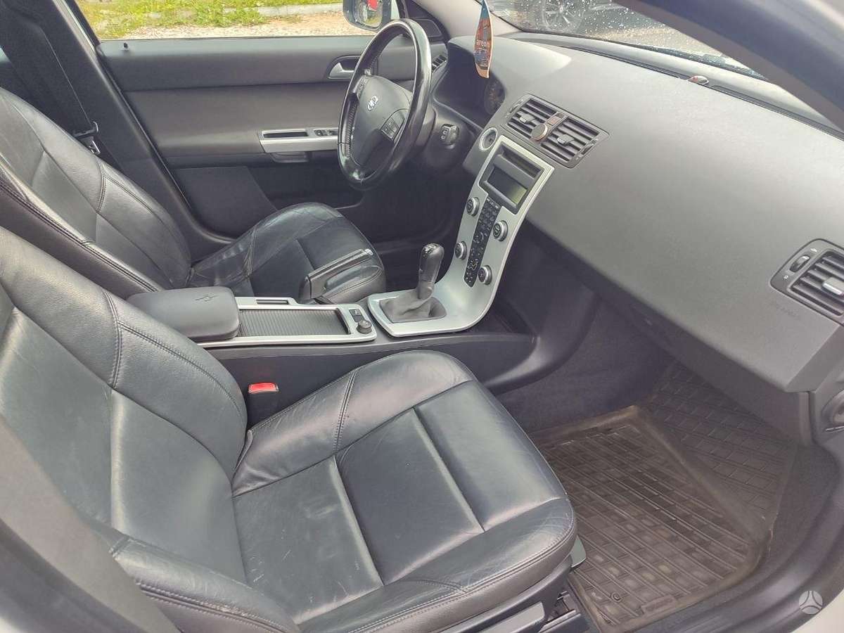 Volvo V50 2010 — photo 12