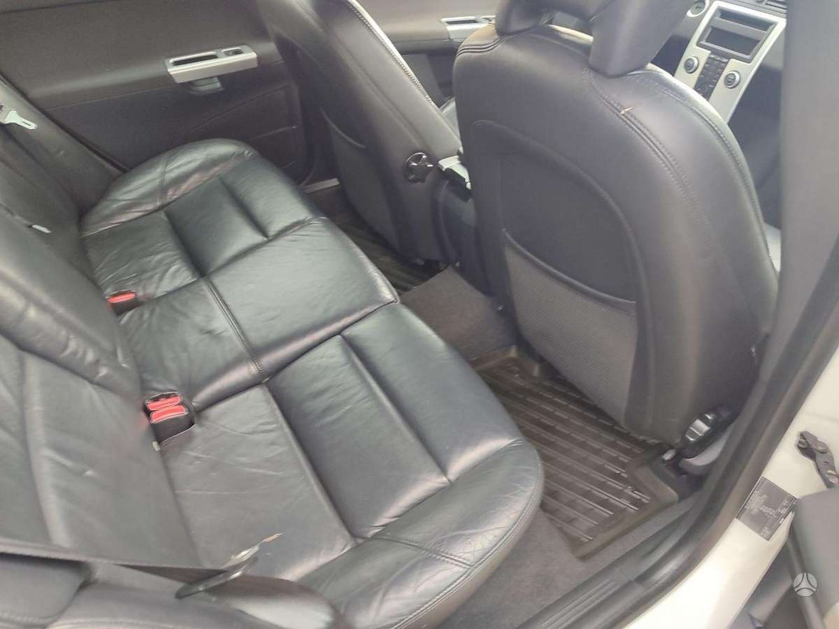 Volvo V50 2010 — photo 13