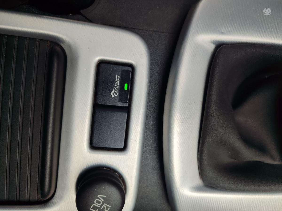 Volvo V50 2010 — photo 15