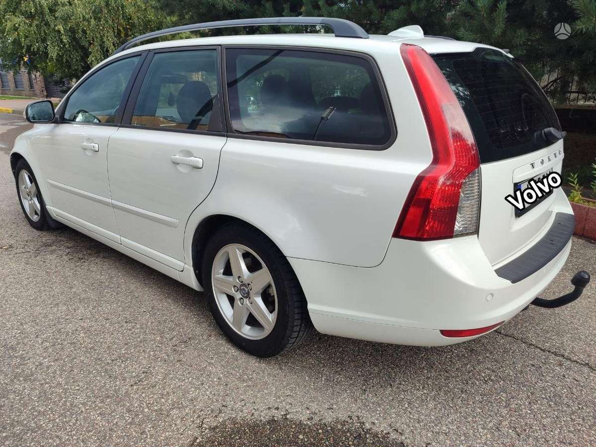 Volvo V50 2010 — photo 6