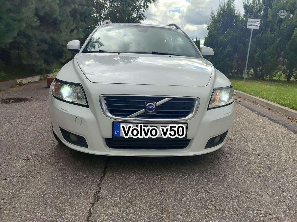 Volvo V50 2010 — photo 7