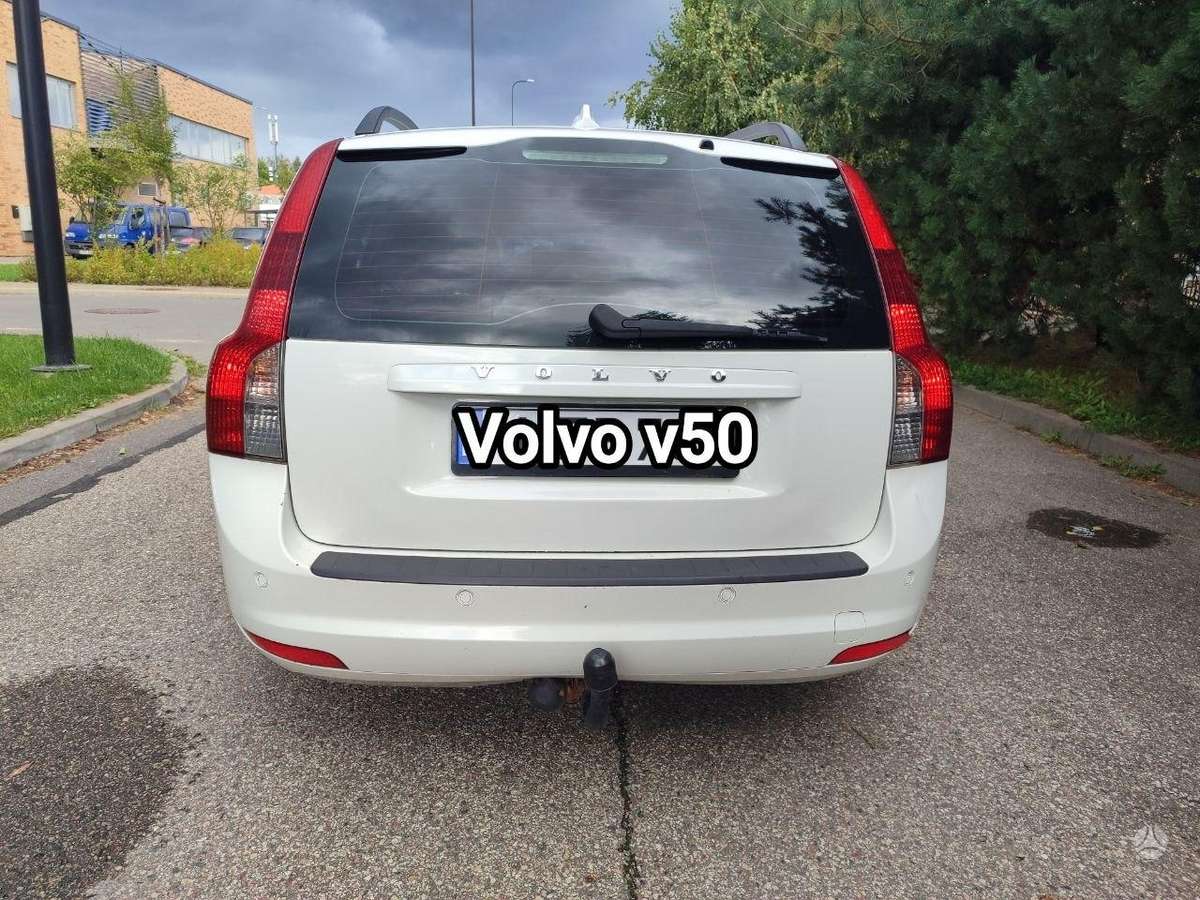 Volvo V50 2010 — photo 8