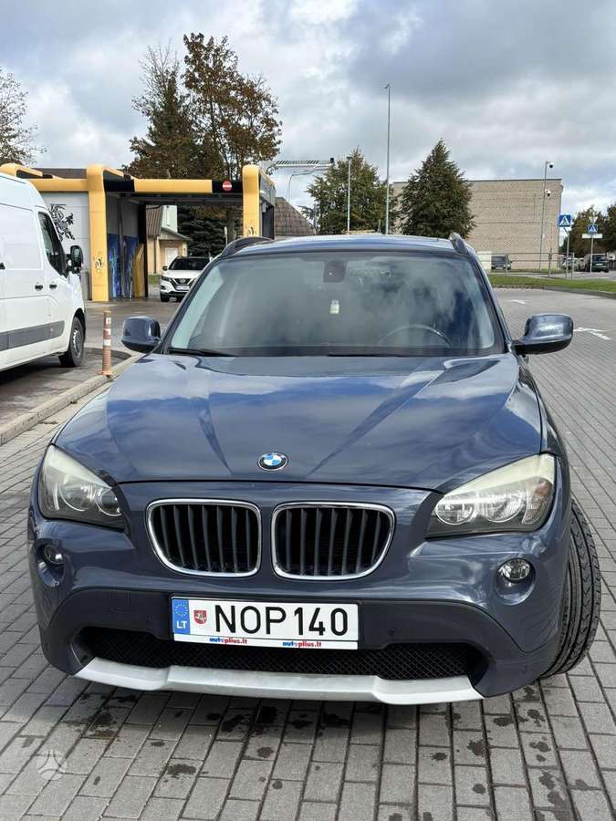 BMW X1 2010 — rear view