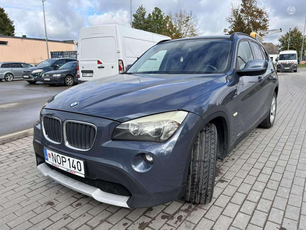 BMW X1 2010 — interior