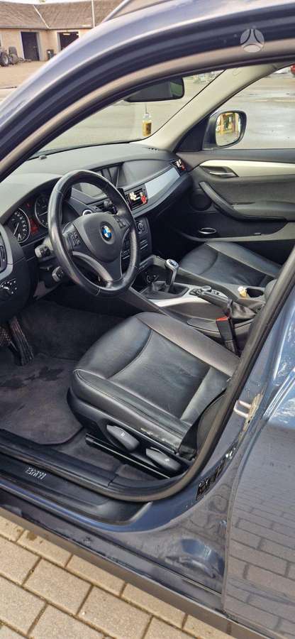 BMW X1 2010 — photo 8