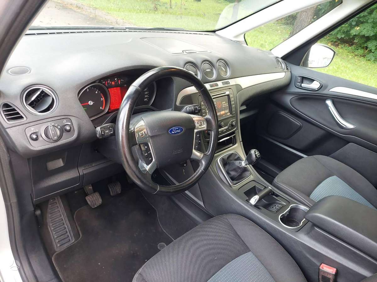 Ford Galaxy 2013 — фото 10