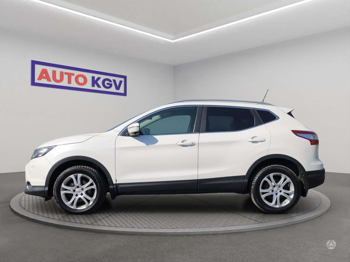 Nissan Qashqai 2014 — rear view
