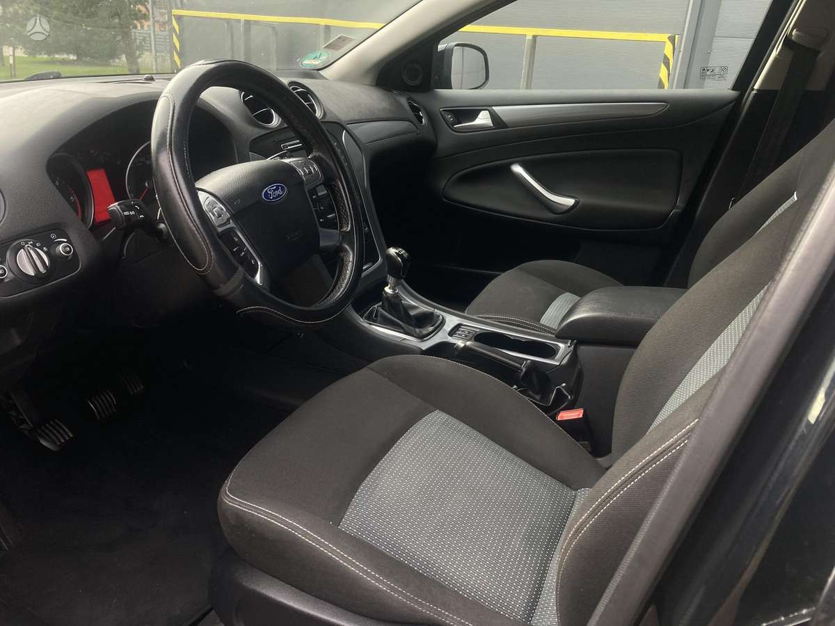 Ford Mondeo 2010 — photo 18