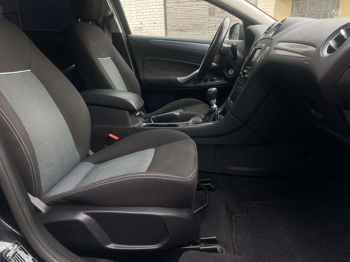 Ford Mondeo 2010 — photo 19