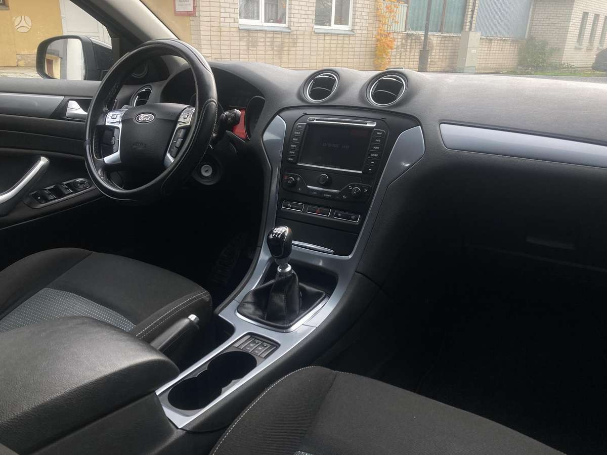 Ford Mondeo 2010 — photo 20