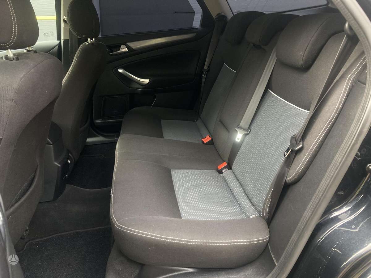 Ford Mondeo 2010 — photo 22