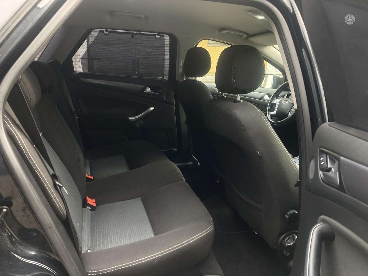 Ford Mondeo 2010 — photo 24
