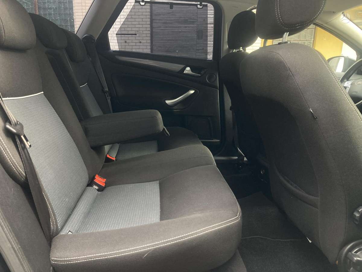 Ford Mondeo 2010 — photo 25