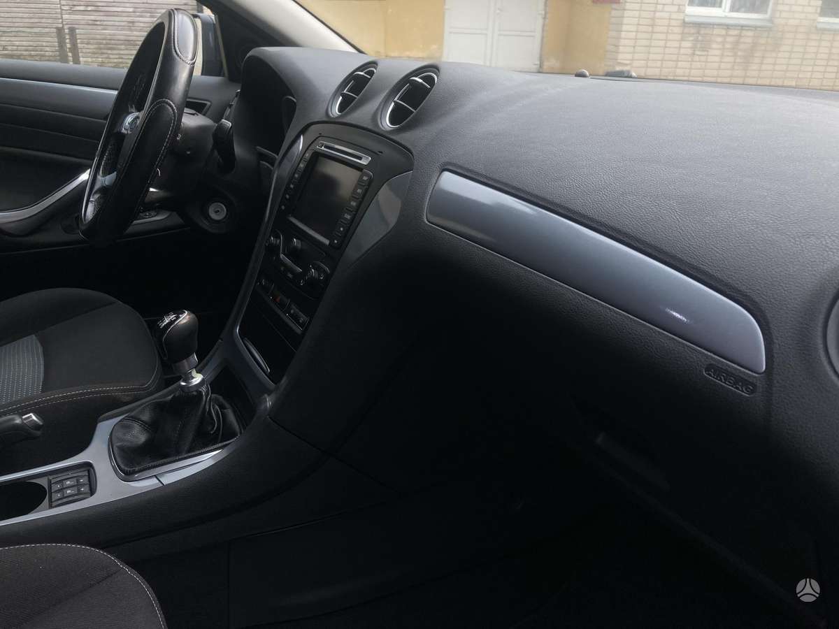 Ford Mondeo 2010 — photo 26