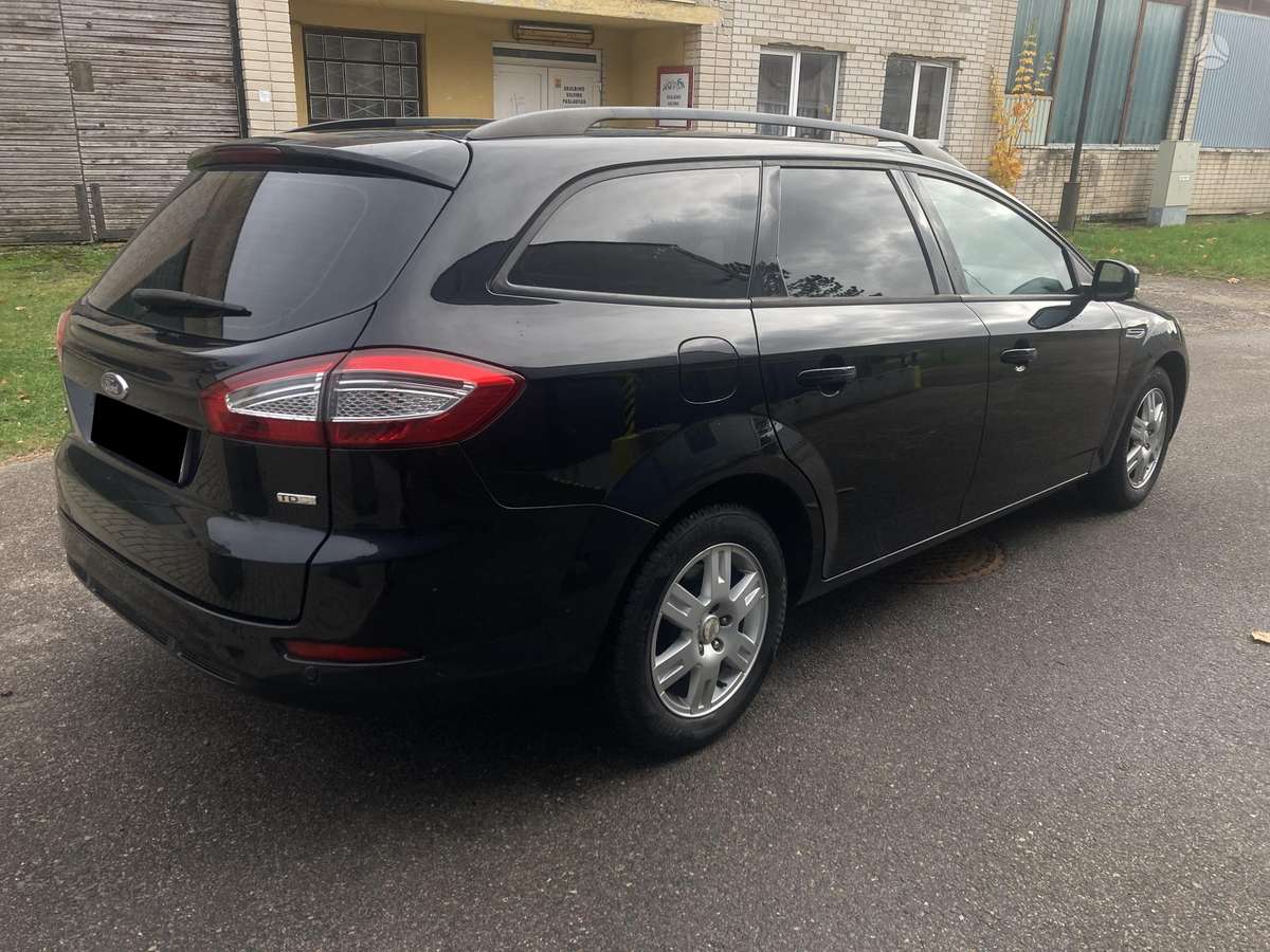 Ford Mondeo 2010 — interior