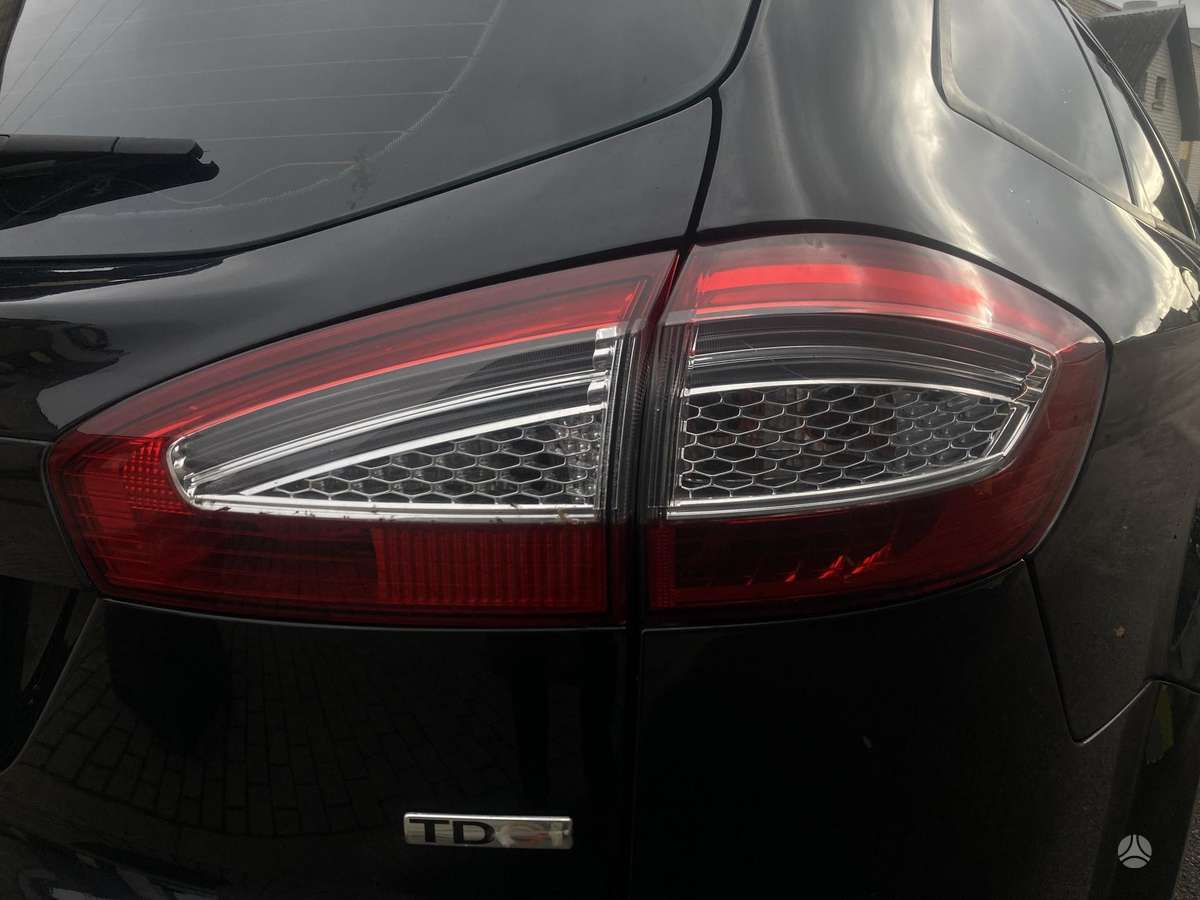 Ford Mondeo 2010 — photo 39