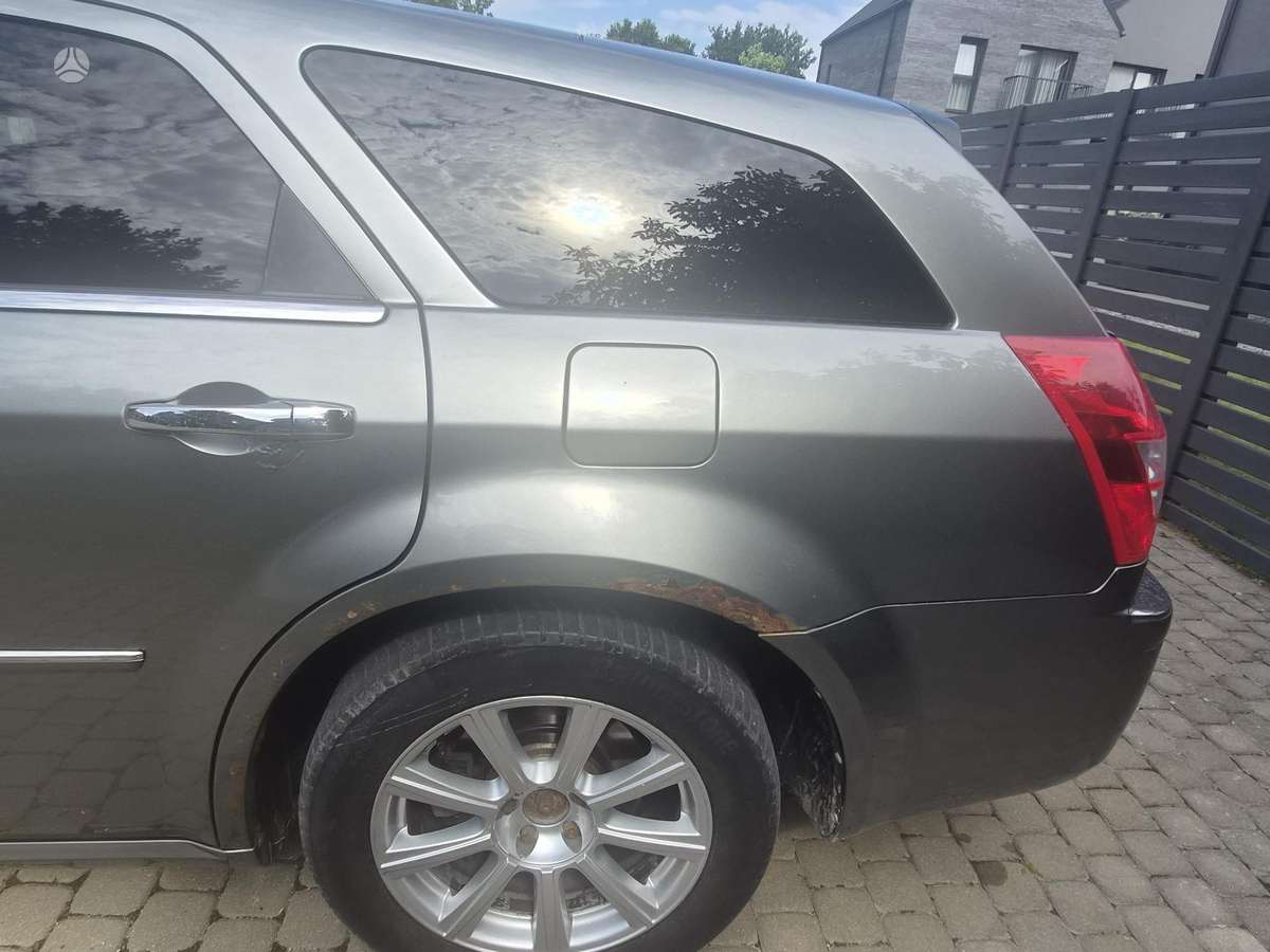 Chrysler 300C 2010 — photo 11