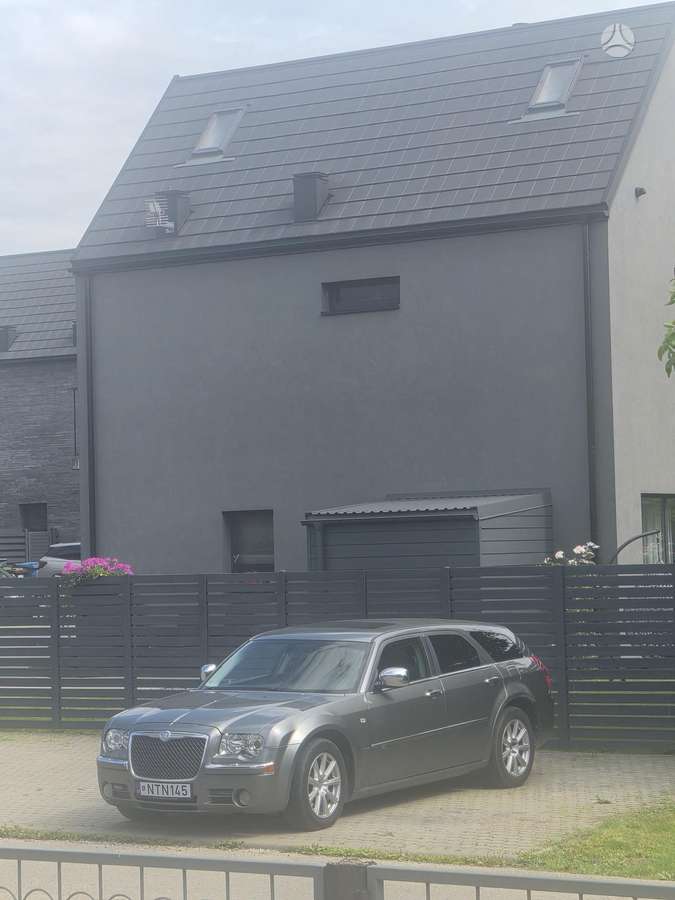 Chrysler 300C 2010 — photo 13