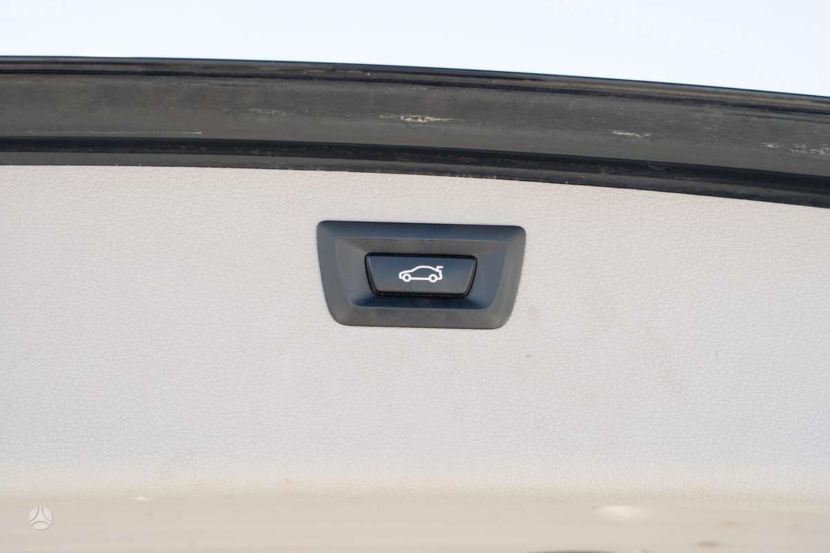 BMW 318 2014 — photo 11