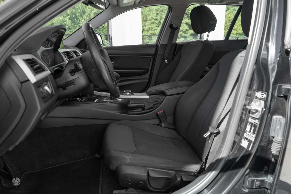 BMW 318 2014 — photo 12