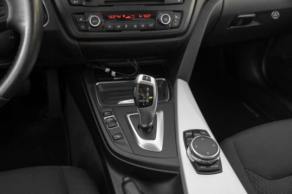 BMW 318 2014 — photo 16