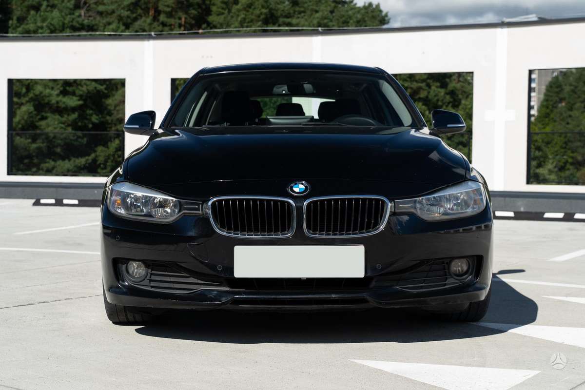 BMW 318 2014 — rear view
