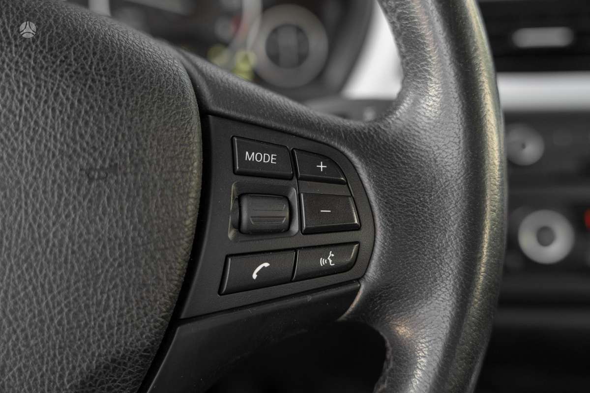 BMW 318 2014 — photo 26