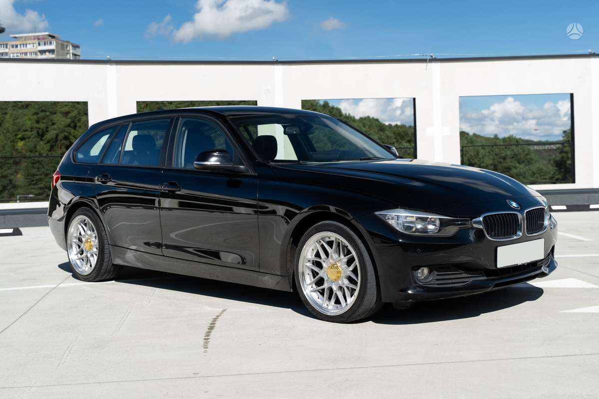 BMW 318 2014 — interior