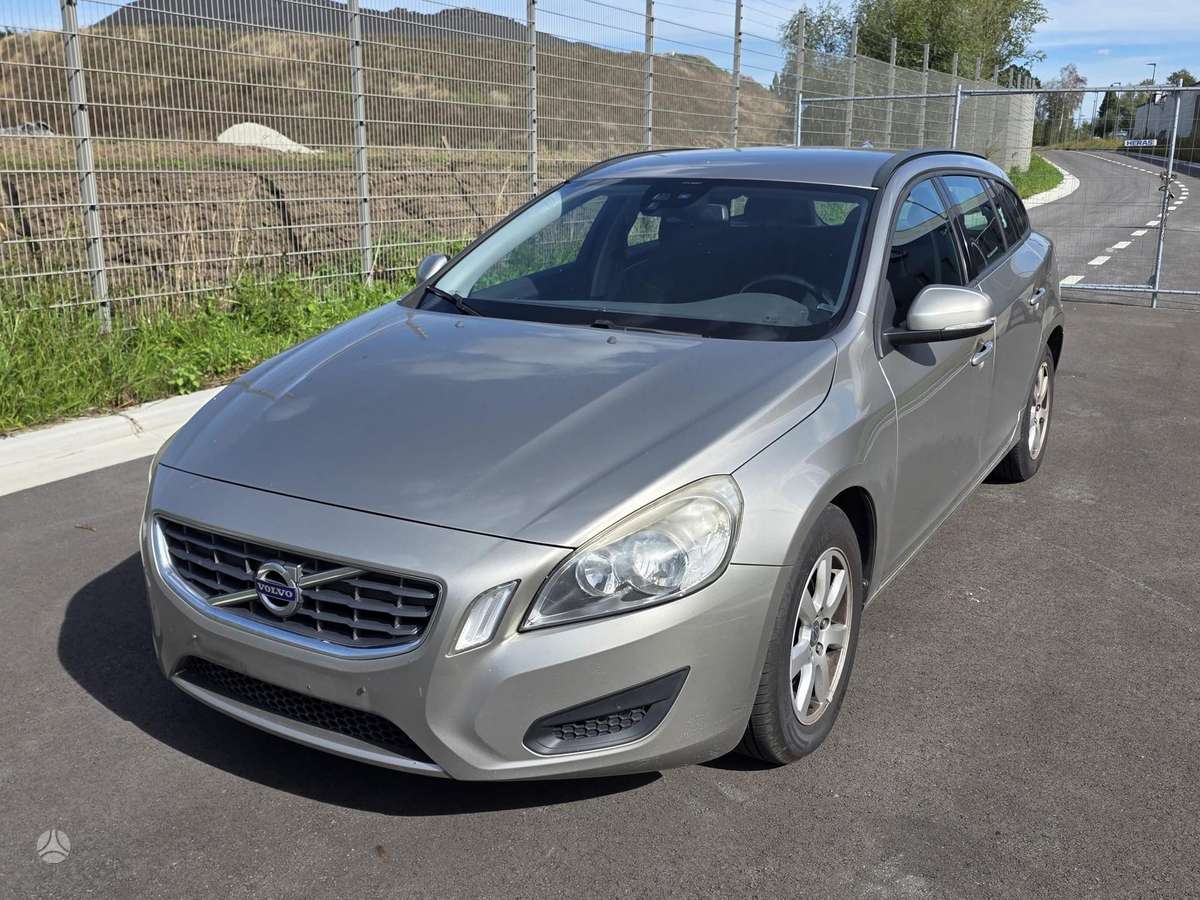 Volvo V60 2012 — вигляд ззаду