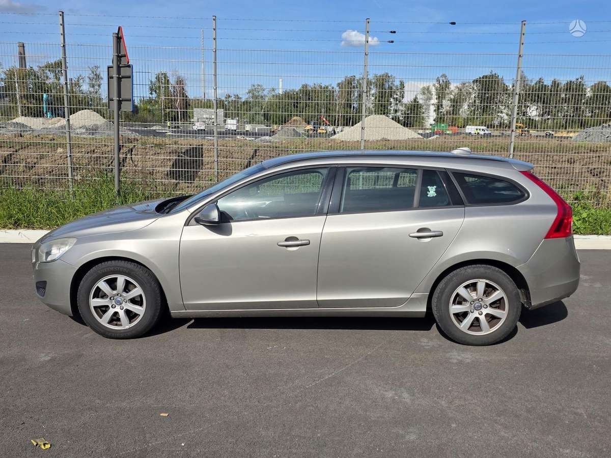Volvo V60 2012 — двигун 1560 cm³, 114 HP (84kW)