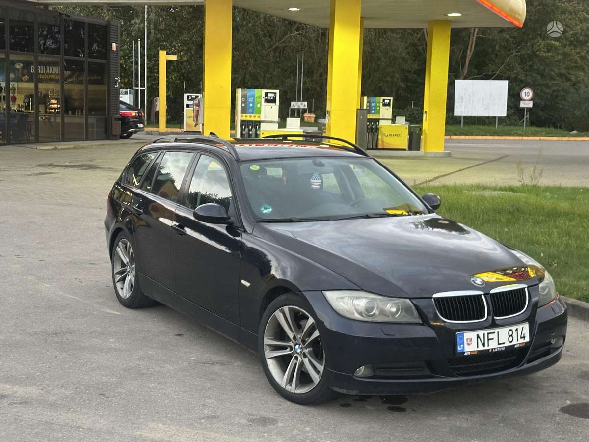 BMW 320 2008 — interior
