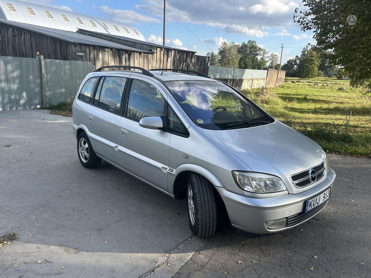 Opel Zafira 2004 — interior