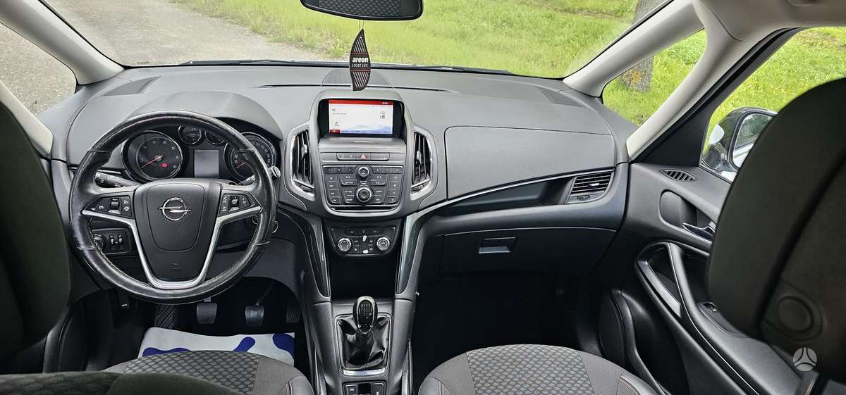 Opel Zafira 2015 — photo 10