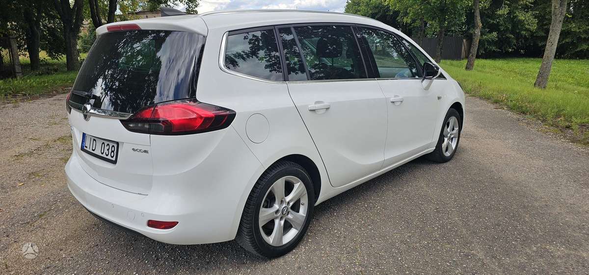 Opel Zafira 2015 — photo 5