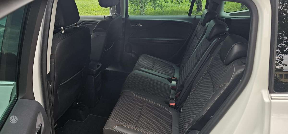 Opel Zafira 2015 — photo 7