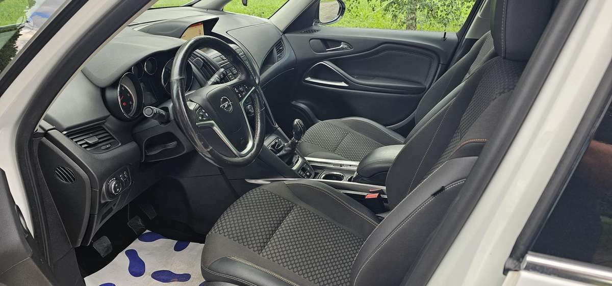 Opel Zafira 2015 — photo 8