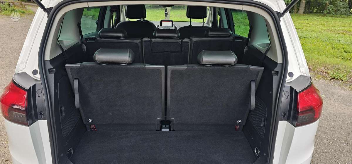 Opel Zafira 2015 — photo 9