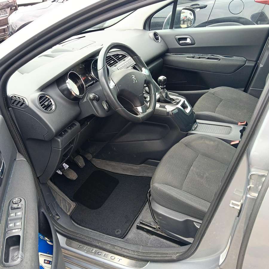 Peugeot 5008 2015 — фото 11