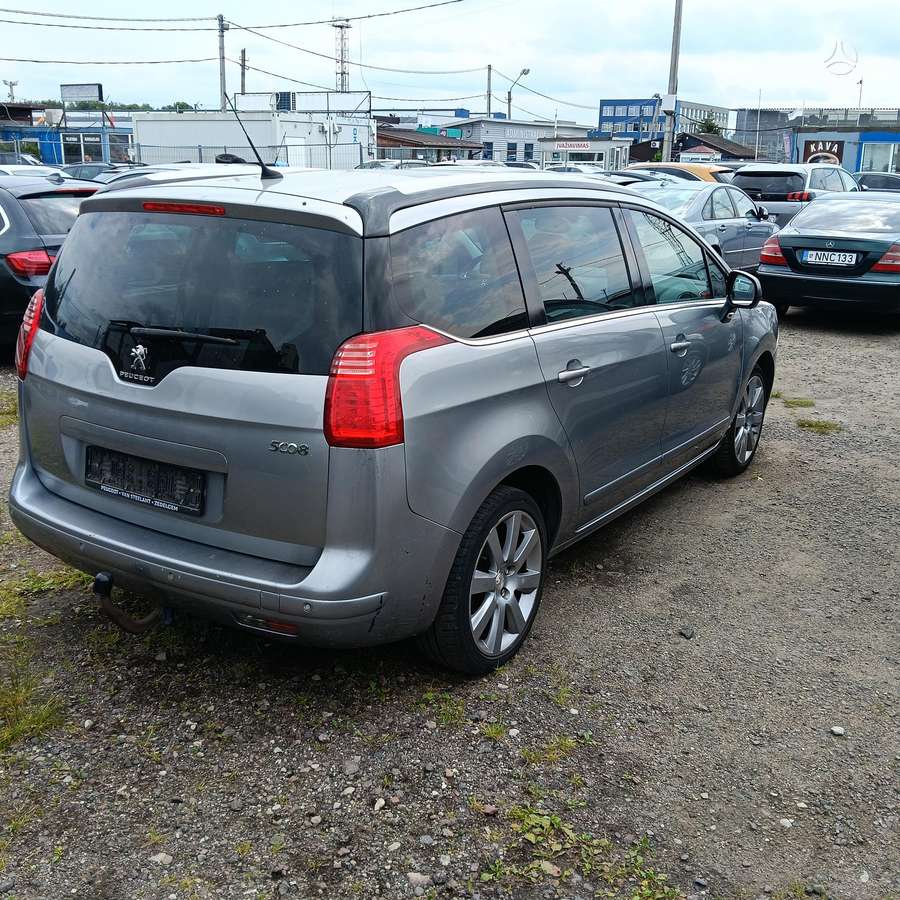 Peugeot 5008 2015 — салон