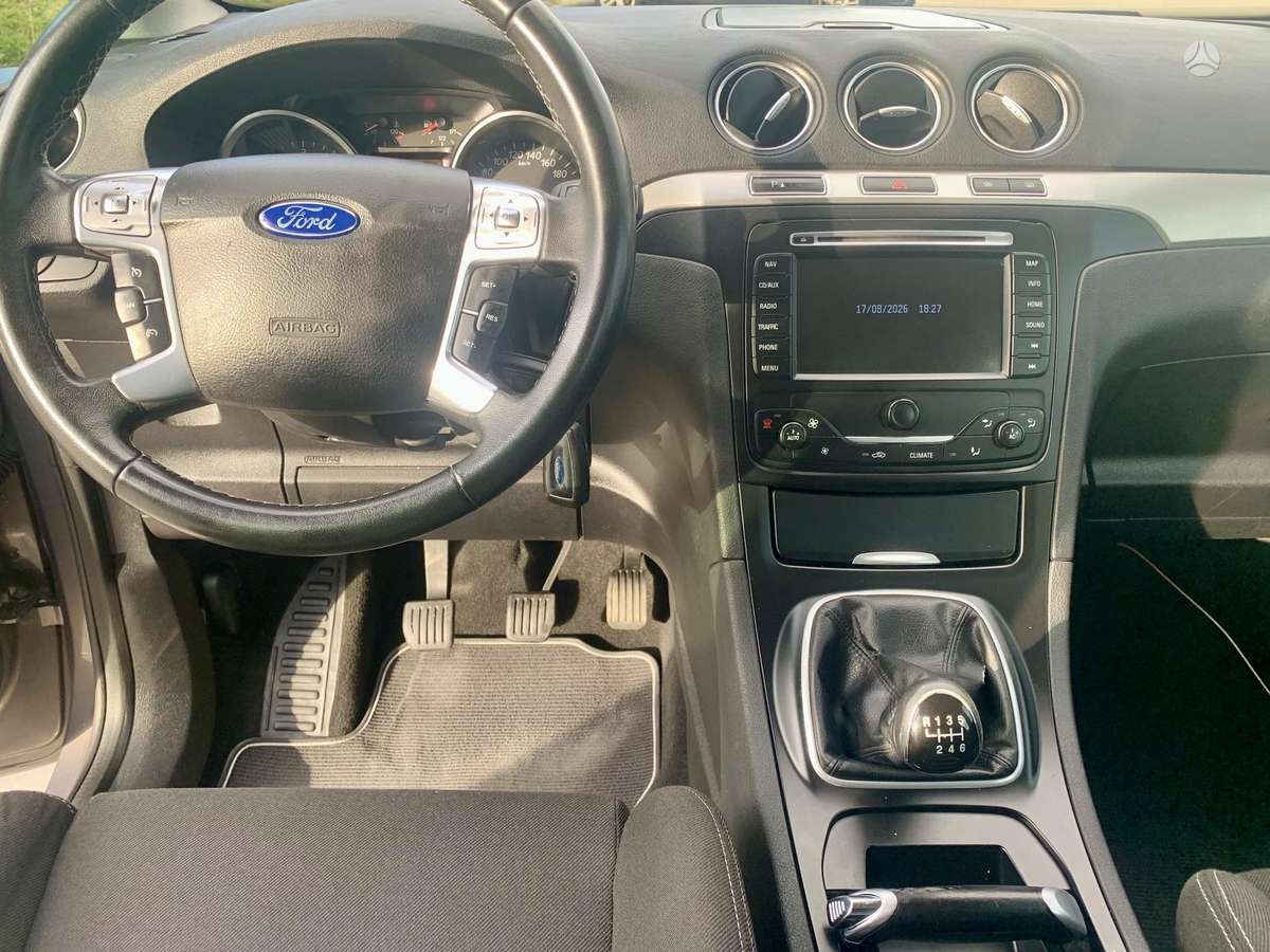 Ford S-MAX 2013 — photo 16