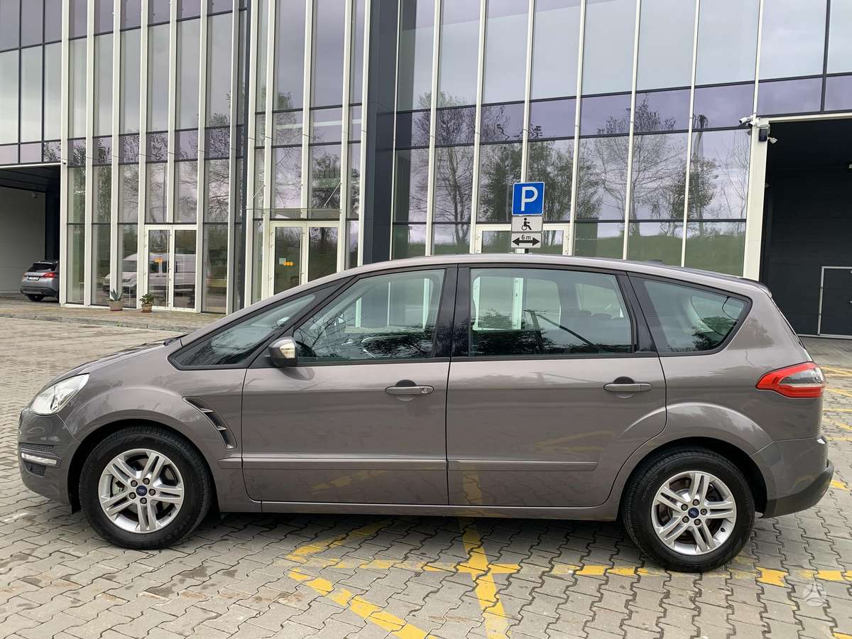 Ford S-MAX 2013 — rear view