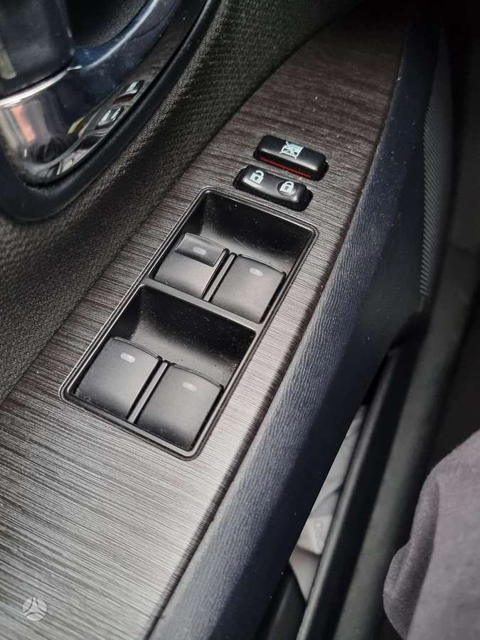 Toyota Avensis 2010 — photo 10