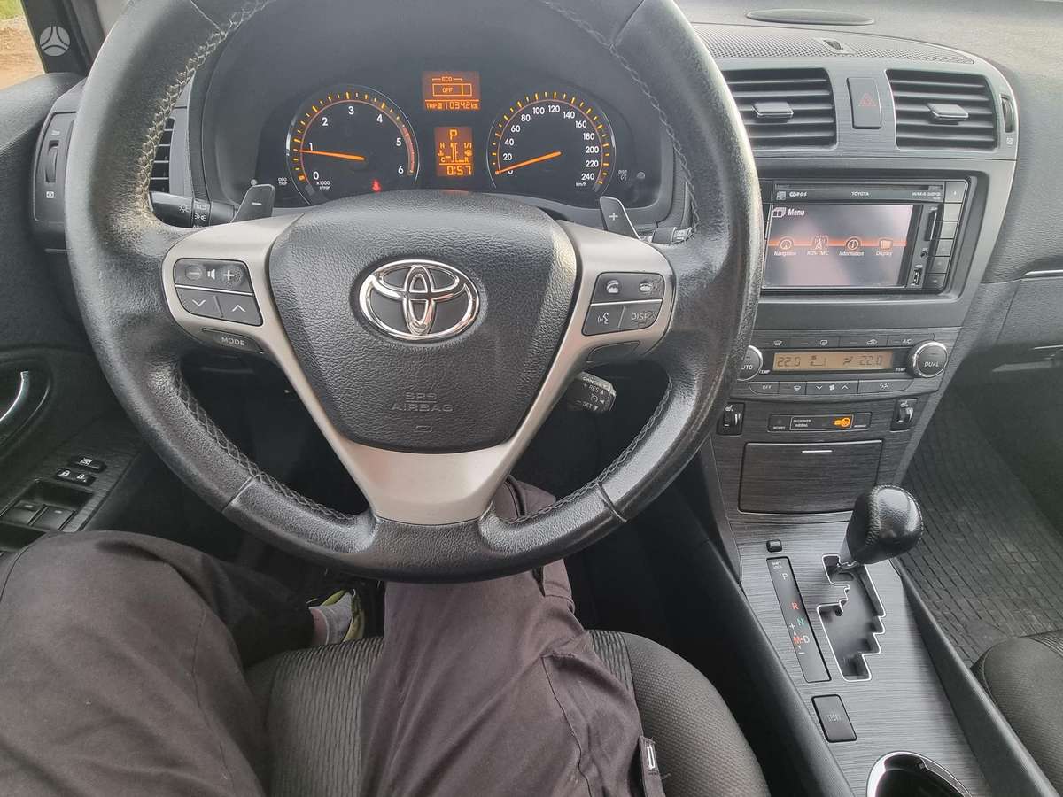 Toyota Avensis 2010 — photo 11