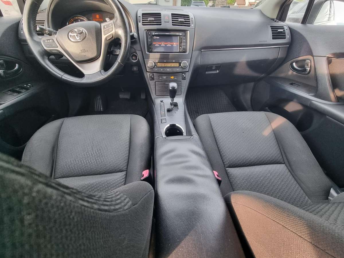Toyota Avensis 2010 — photo 12