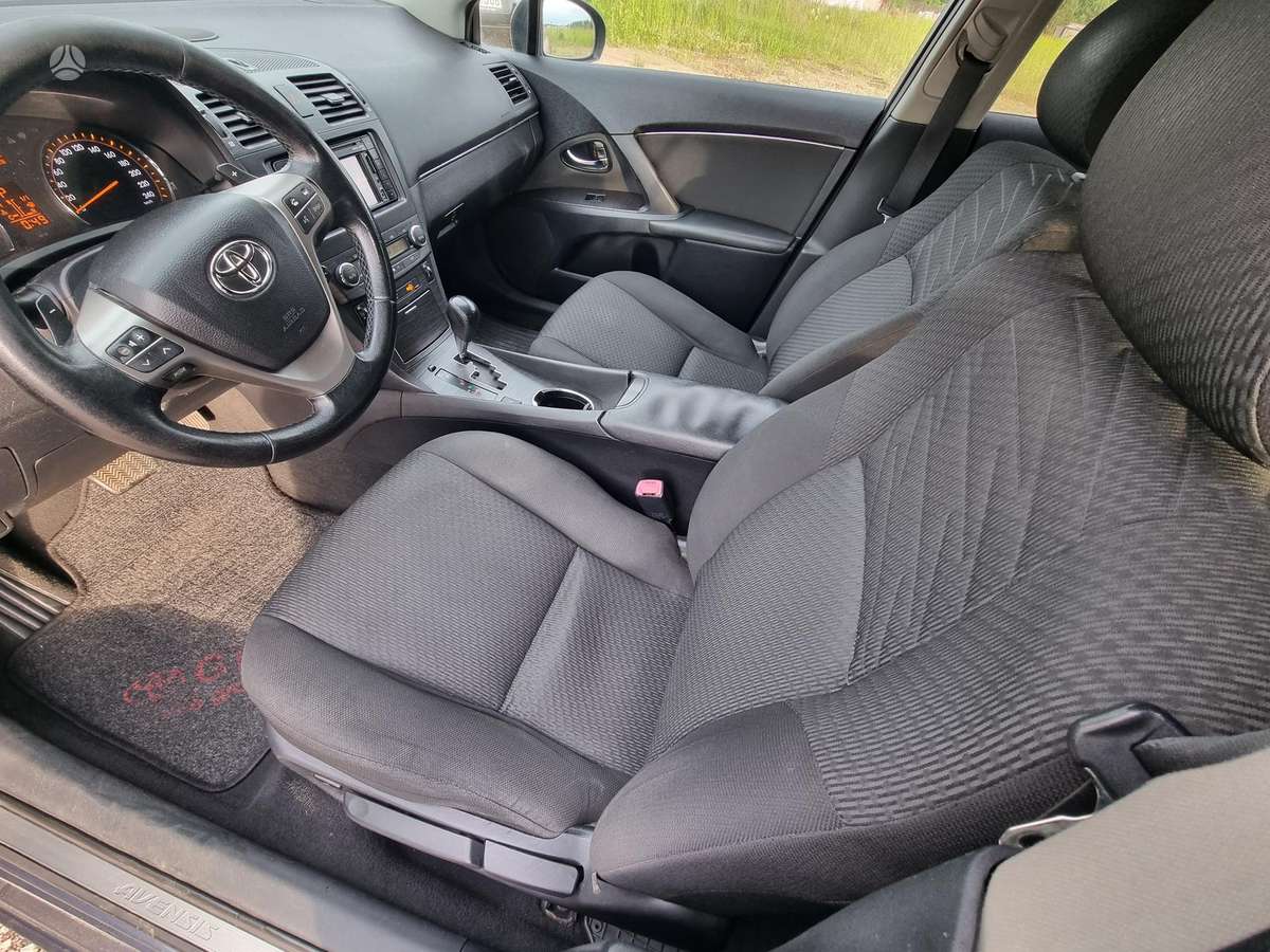 Toyota Avensis 2010 — photo 13